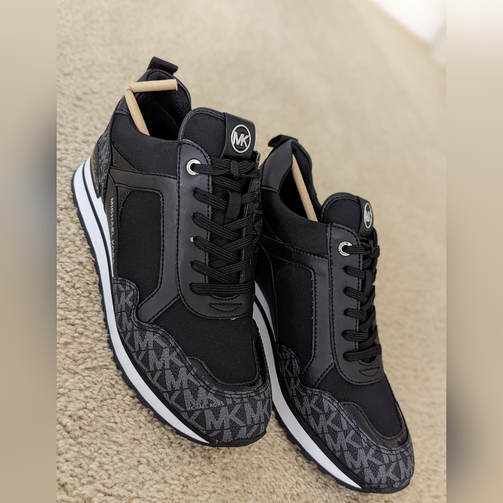 Michael Kors Wilma Logo Trainer